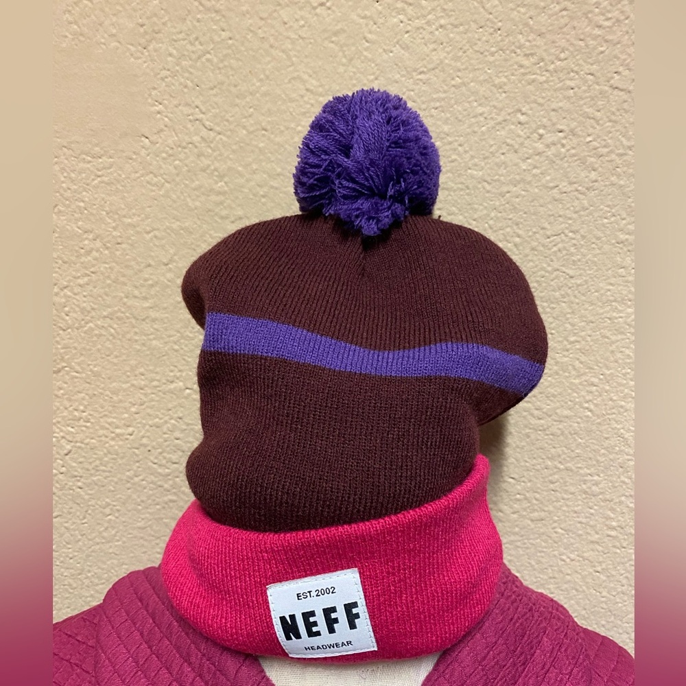 NEFF beanie with PomPom pink/ purple NWT